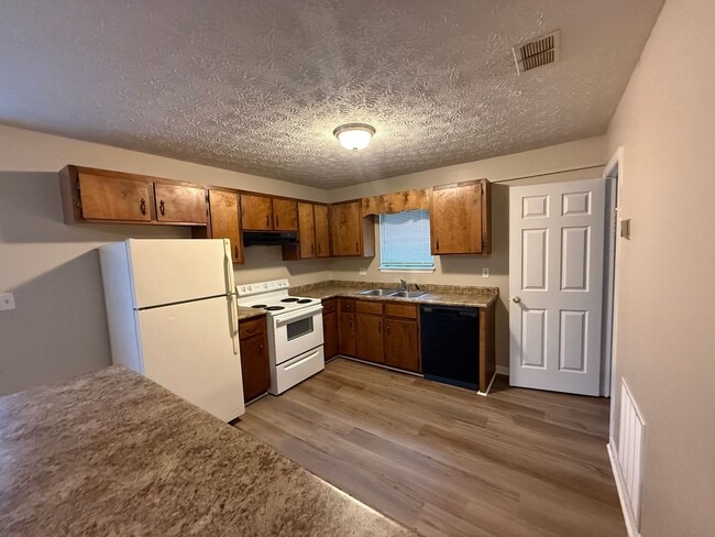 Building Photo - 204/206 Michele Dr
