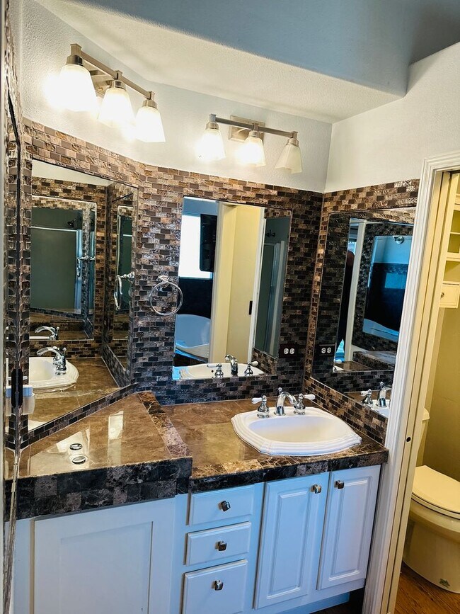 Building Photo - Beautiful Custom One Level Home