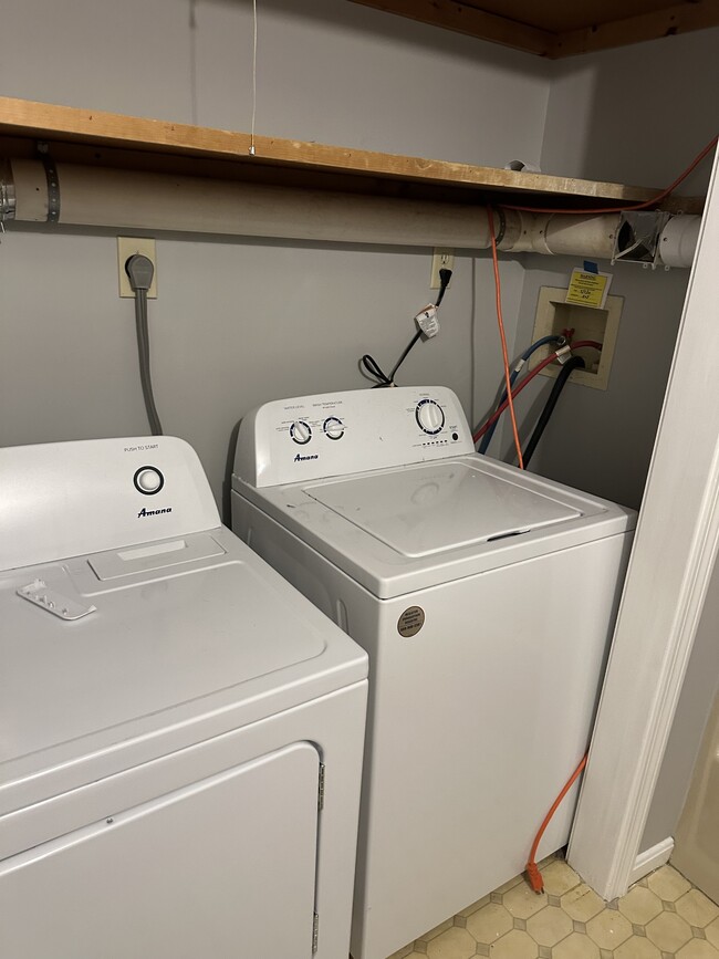 Building Photo - 31 Riviera Rd