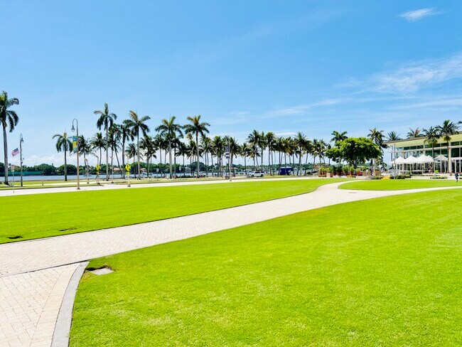 Building Photo - 610 Clematis St