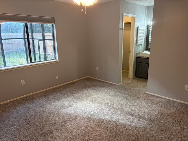Building Photo - 17 Capewood Ct