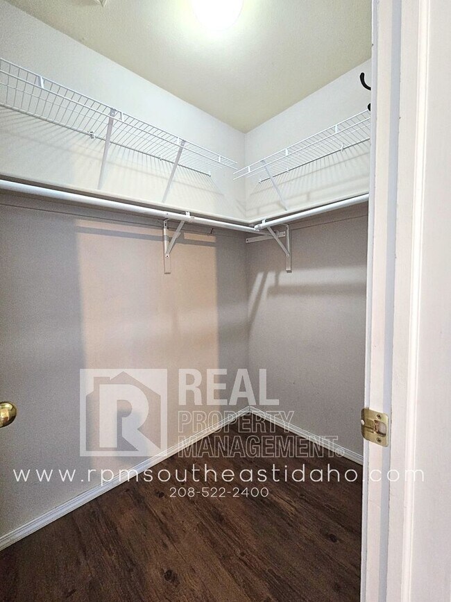 Building Photo - Spacious & Updated 2 Bedroom, 2 Bathroom Twin Home in Ammon with Fenced Backyard and Hookups (Ida...