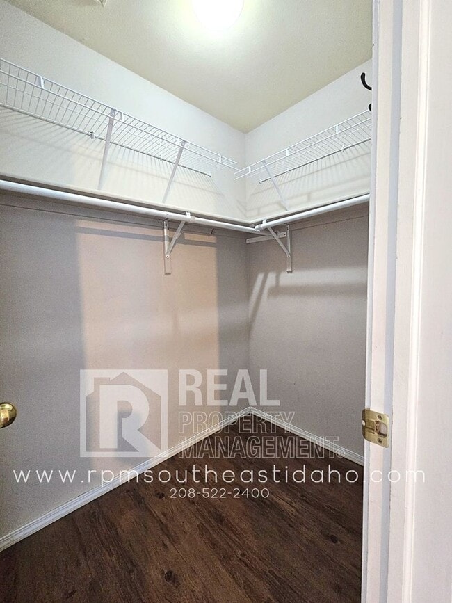 Building Photo - Spacious & Updated 2 Bedroom, 2 Bathroom Twin Home in Ammon with Garage, Fenced Backyard, and Hoo...
