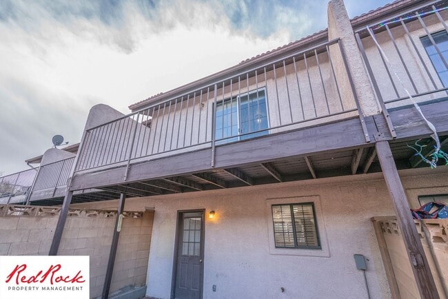 Building Photo - Charming 2 Bedroom Townhome