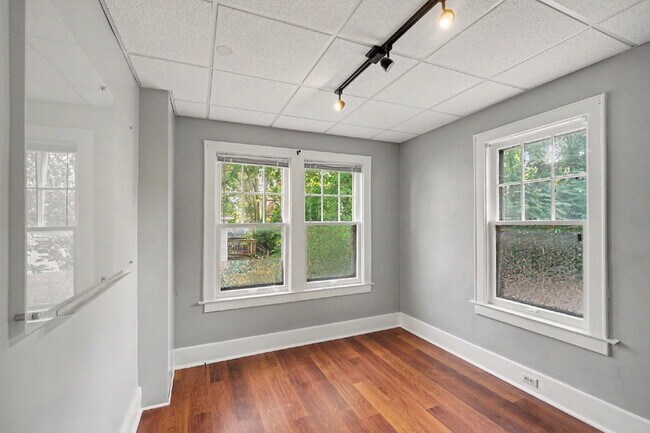 Building Photo - Charming 3 Bed, 1 Bath Rental in Downtown Bay City - $1250/month