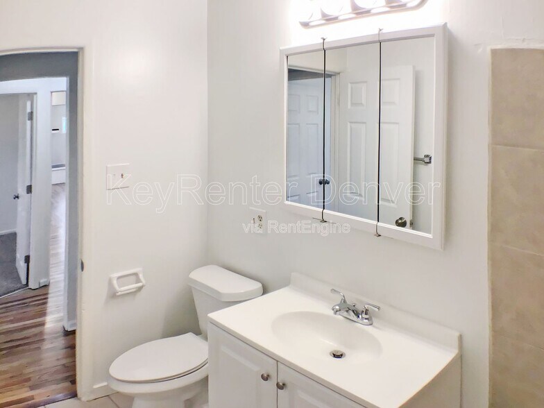 Building Photo - 1995 Ingalls St