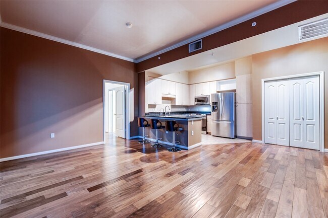 Building Photo - 3225 Turtle Creek Blvd