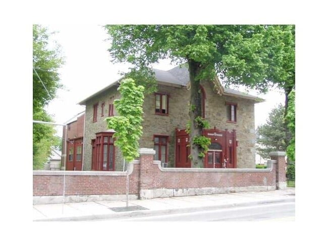 Primary Photo - 362 Main St