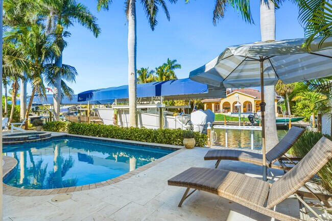 Building Photo - 165 1st St E