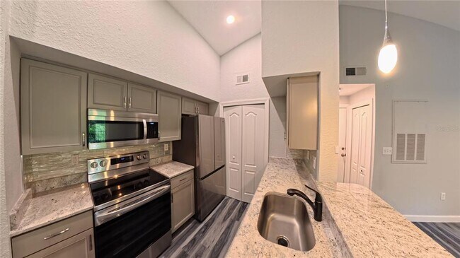 Building Photo - 4102 Central Sarasota Pkwy