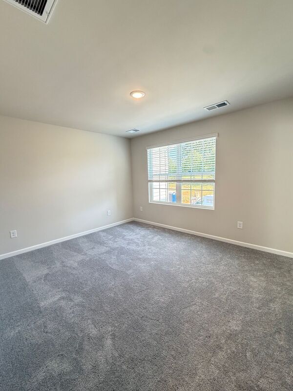 Building Photo - 813 Powder Br Dr