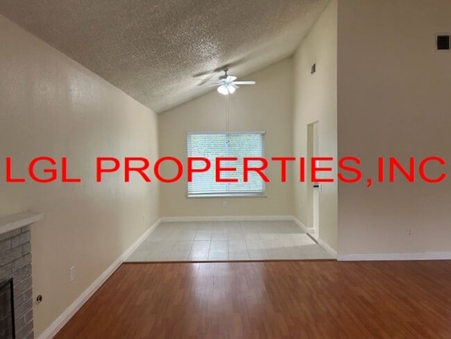 Building Photo - 1470 Pebblewood Dr