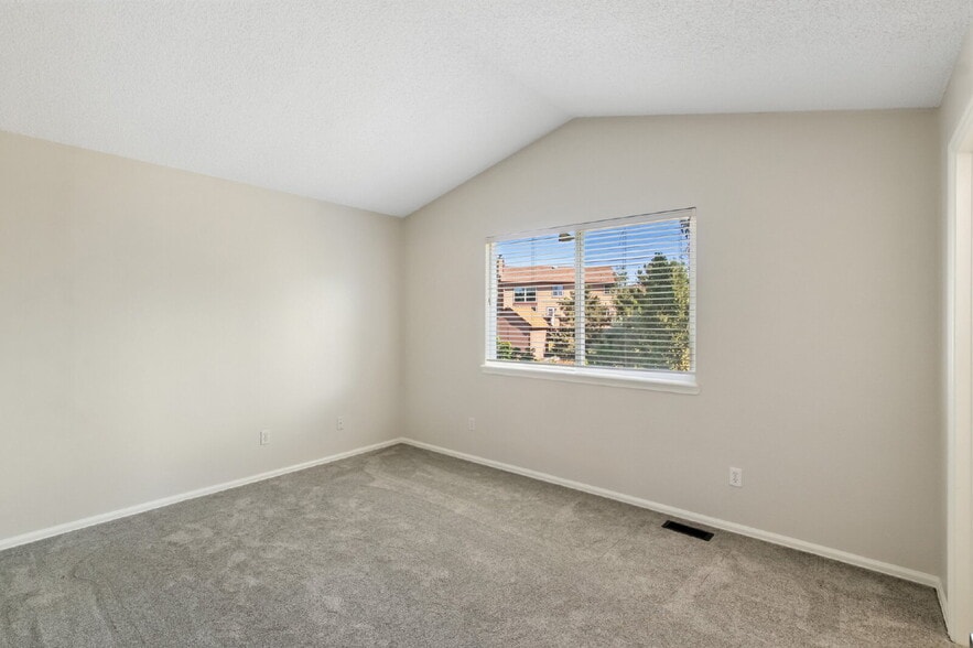 Building Photo - 6067 Wisteria Dr