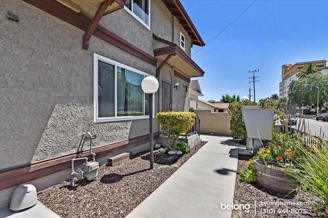 Building Photo - 720 Waterloo St