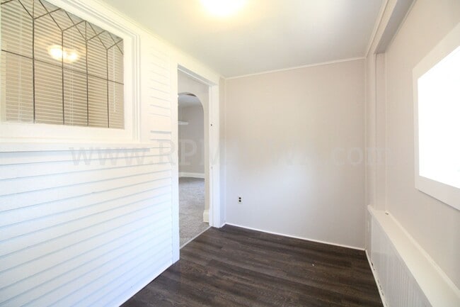 Building Photo - CHARMING!! 3 bedroom, 1.5 Bath Home in Des Moines