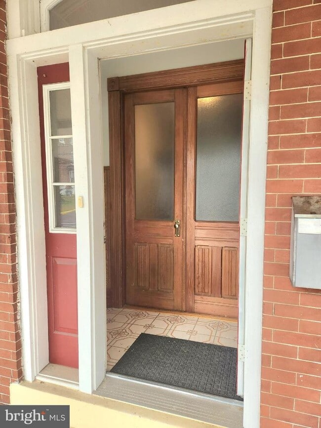 Building Photo - 153 2nd Ave