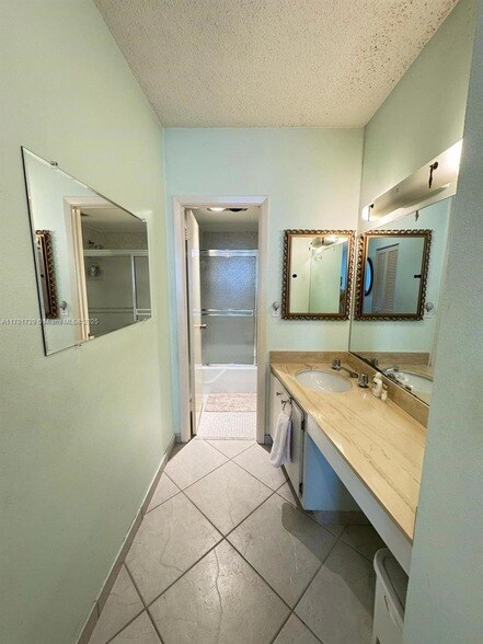 Building Photo - 1985 S Ocean Dr