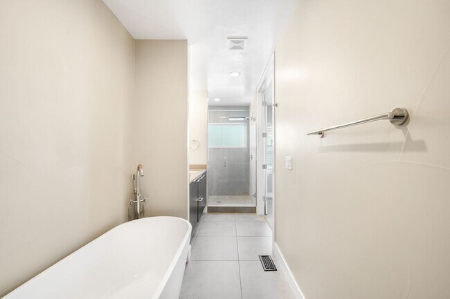 Building Photo - 3BD, 4BA Sunnyside Home With Office and Rooftop Deck