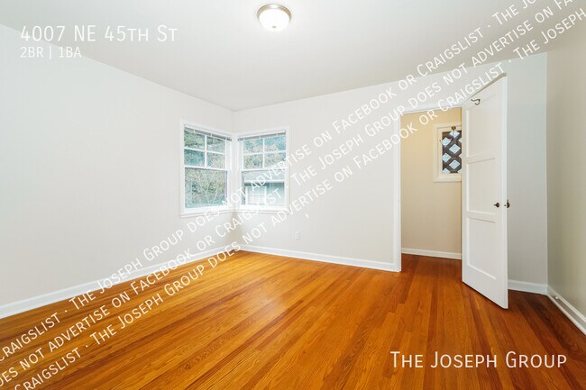 Building Photo - 4007 NE 45th St