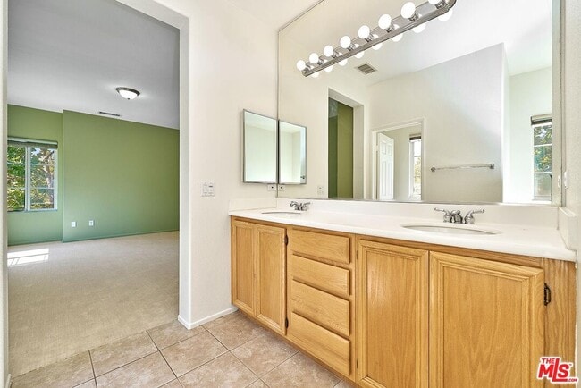 Building Photo - 28058 Dickason Dr