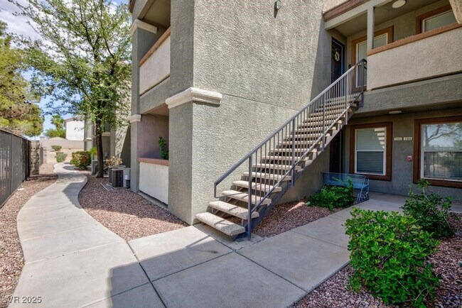 Building Photo - 555 E Silverado Ranch Blvd