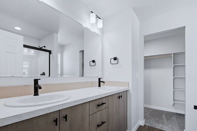 Building Photo - 9093 W Camellia St