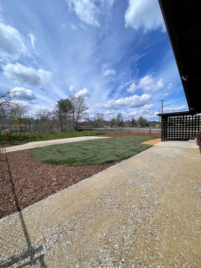 Building Photo - Looking for a home w/ property??