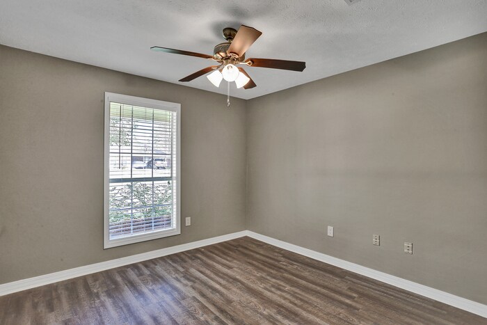 Building Photo - 108 Peach Tree Ln