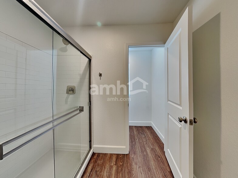 Building Photo - 9165 Ribbon Mdw Ct