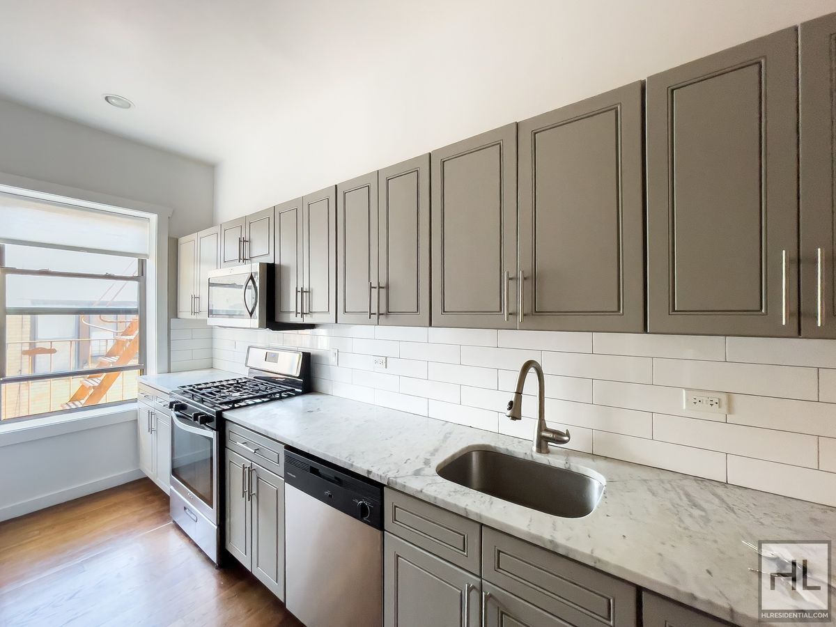 Building Photo - EASTERN PARKWAY / 2-Bed 1 Bath