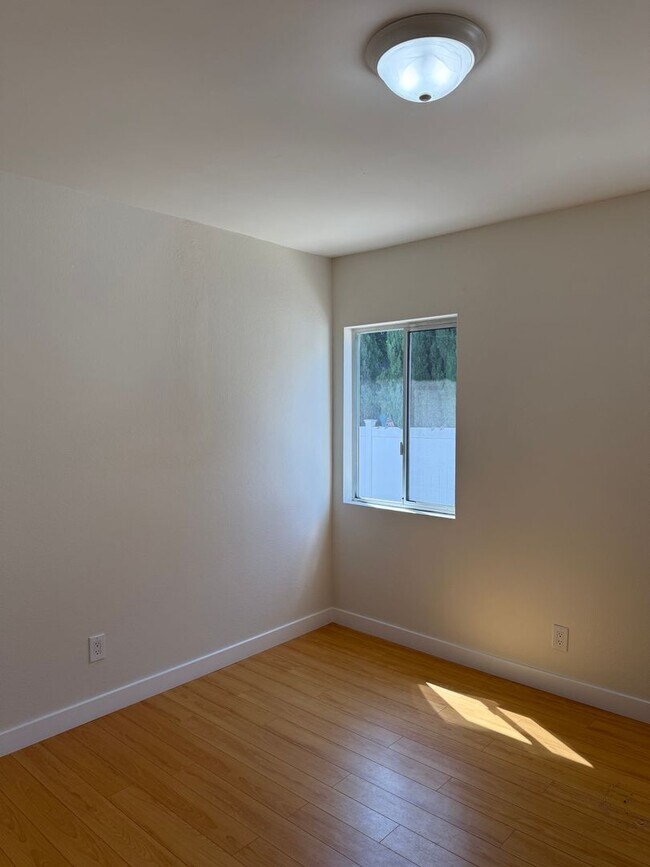 Building Photo - 2523 S Bentley Ave