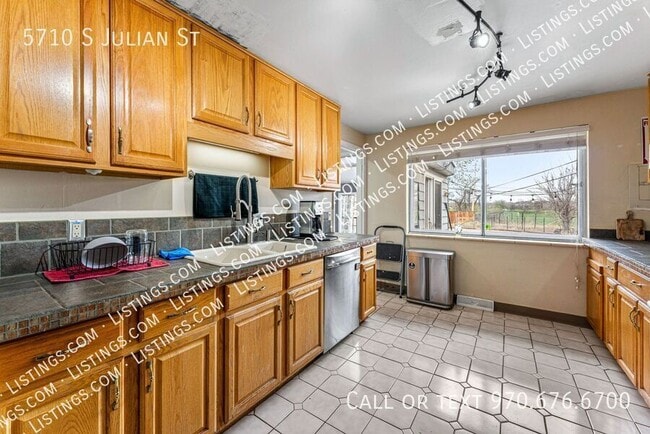 Building Photo - 5710 S Julian St