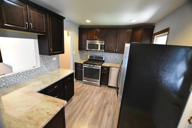 Building Photo - 7852 Sprucewood Ave
