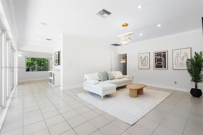 Building Photo - 5810 Maggiore St