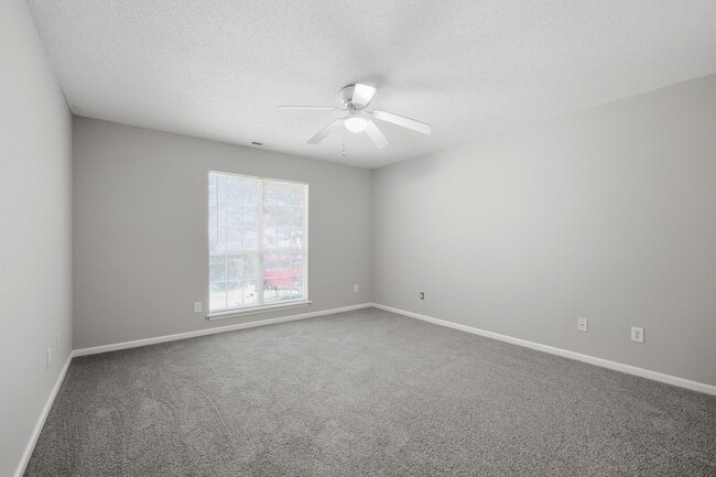 Building Photo - Newly renovated 3Bd 2.5bath SFH in Chadbury Concord