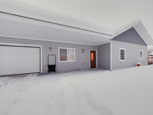 Building Photo - 835 Marquette Loop