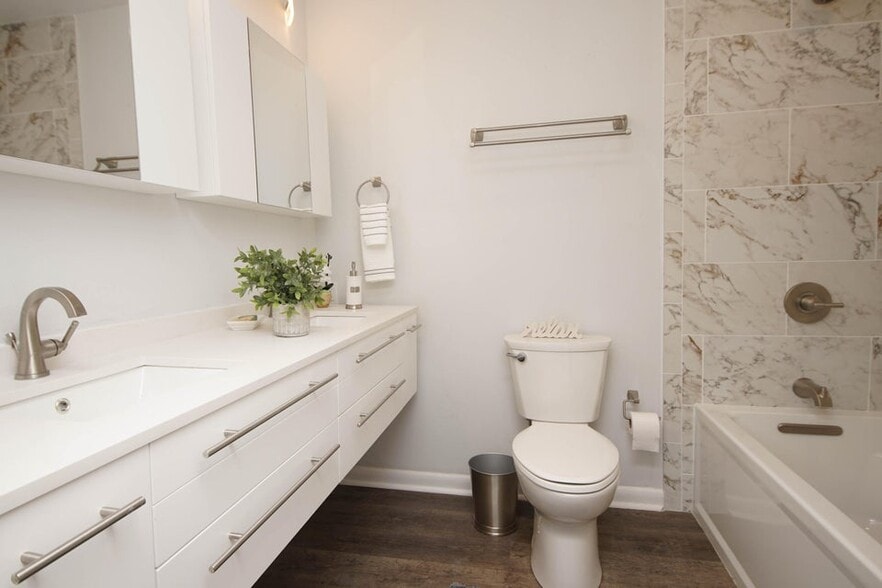 Building Photo - 596 L Ombre Ct NE