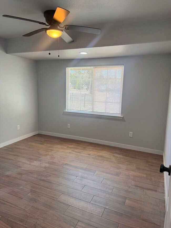 Building Photo - Newly Remolded 3 Bedroom, 2 Bath Home