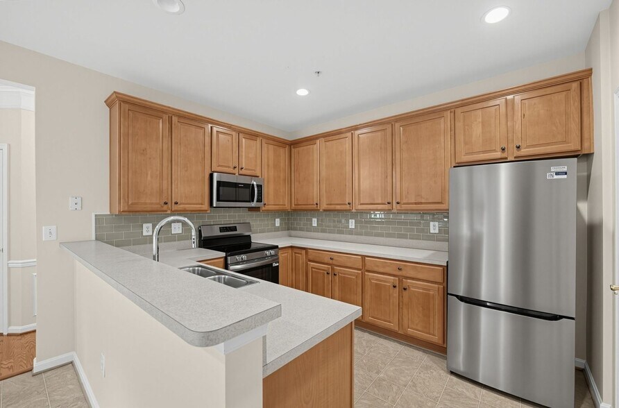 Building Photo - 1504 Sapphire Ct