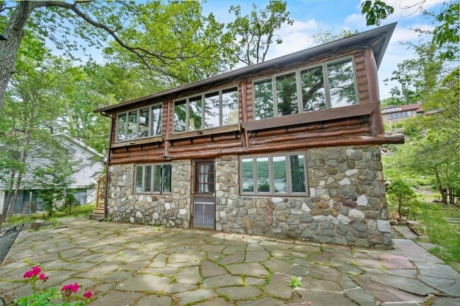 Building Photo - 45 Woods Rd