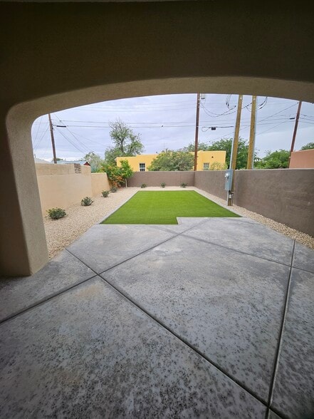 Building Photo - 1003 N Armijo St