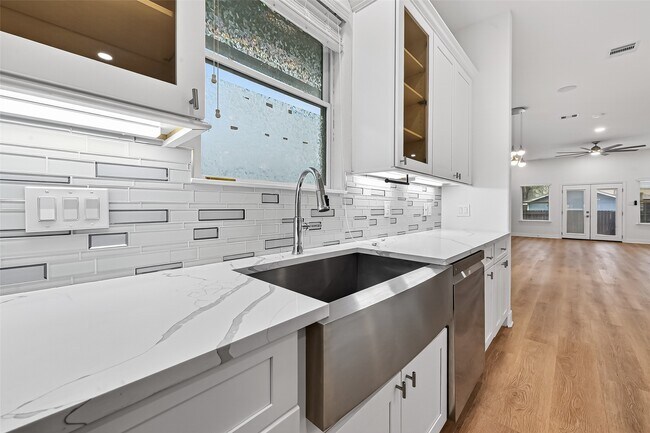 Building Photo - 6630 Highrock Rd