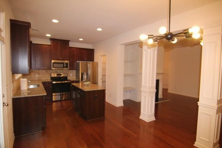 Building Photo - 5850 Vinyard Ln
