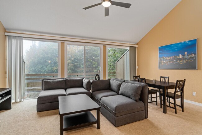 Building Photo - 4 Touchstone