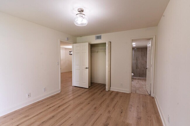 Building Photo - 5458 Via Delray Blvd