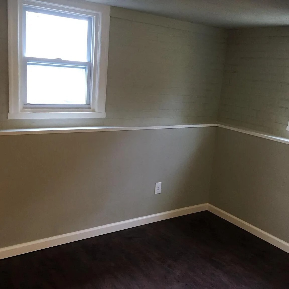 Building Photo - 211 W Arlee Ave