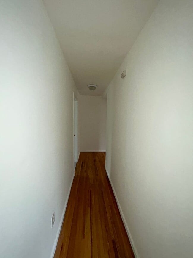 Building Photo - Cozy Home w/2 bath!