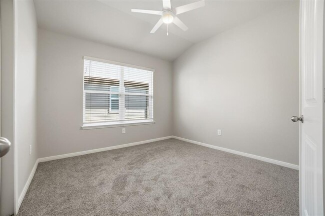 Building Photo - 600 Marimoor Dr