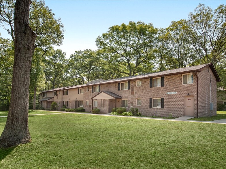 Primary Photo - Oakview Apartments