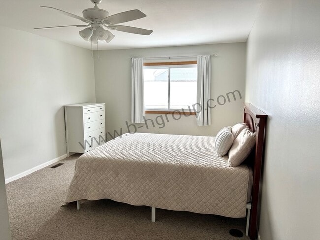 Building Photo - Rare Find!